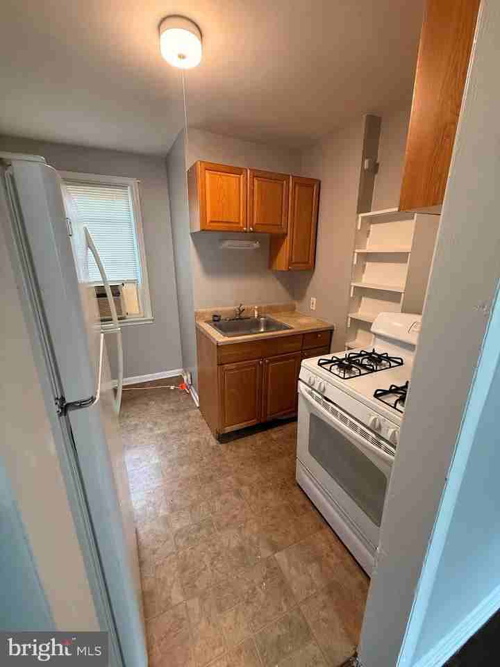 603 Maude Ave #A - Photo 4 of 11