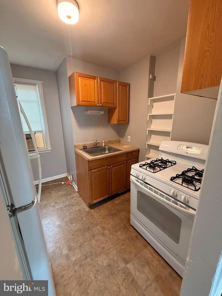 603 Maude Ave #A - Photo 5 of 11