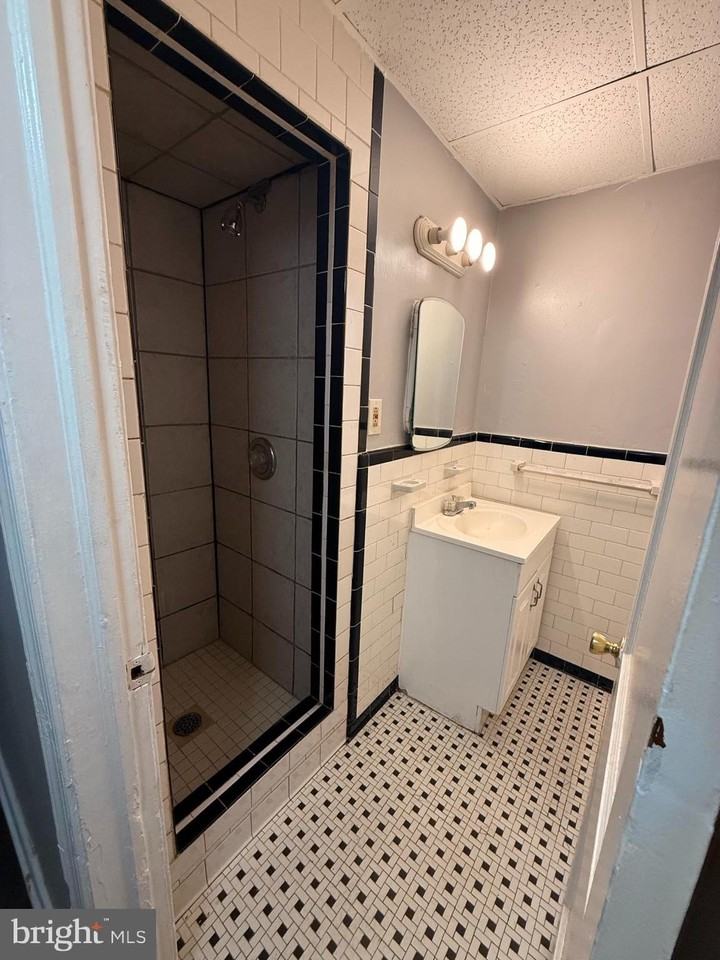603 Maude Ave #A - Photo 6 of 11