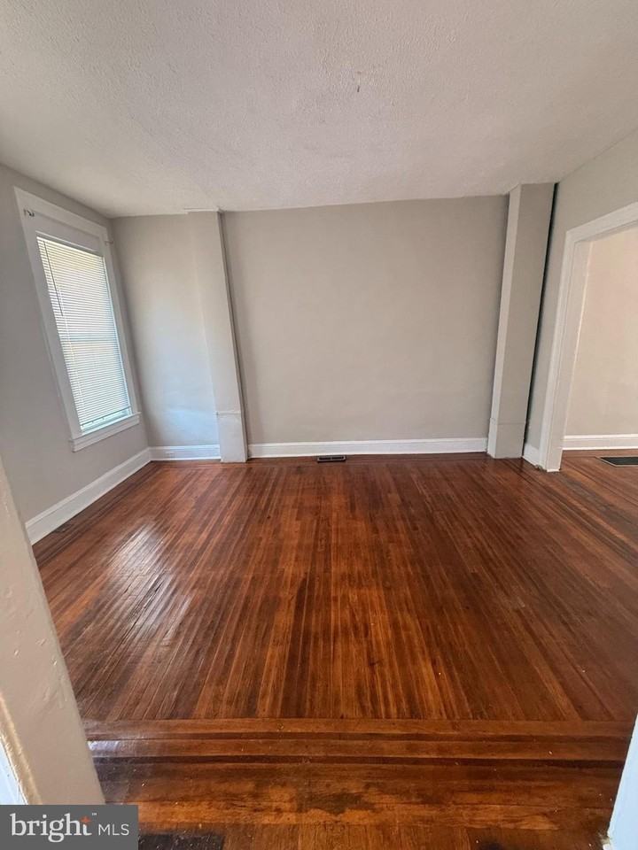 2859 W Garrison Ave - Photo 4 of 21