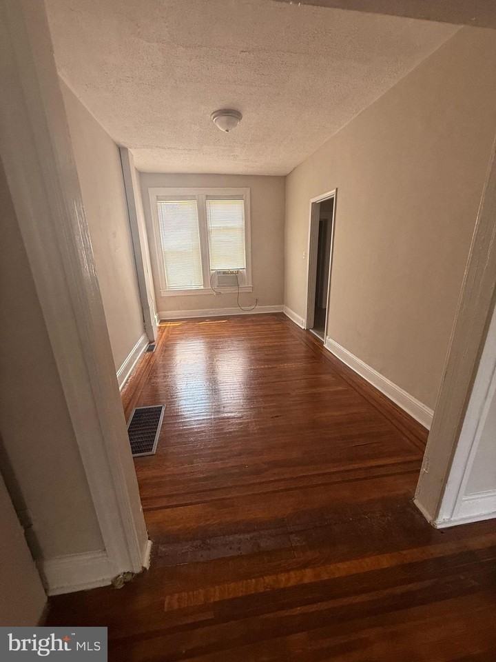 2859 W Garrison Ave - Photo 5 of 21