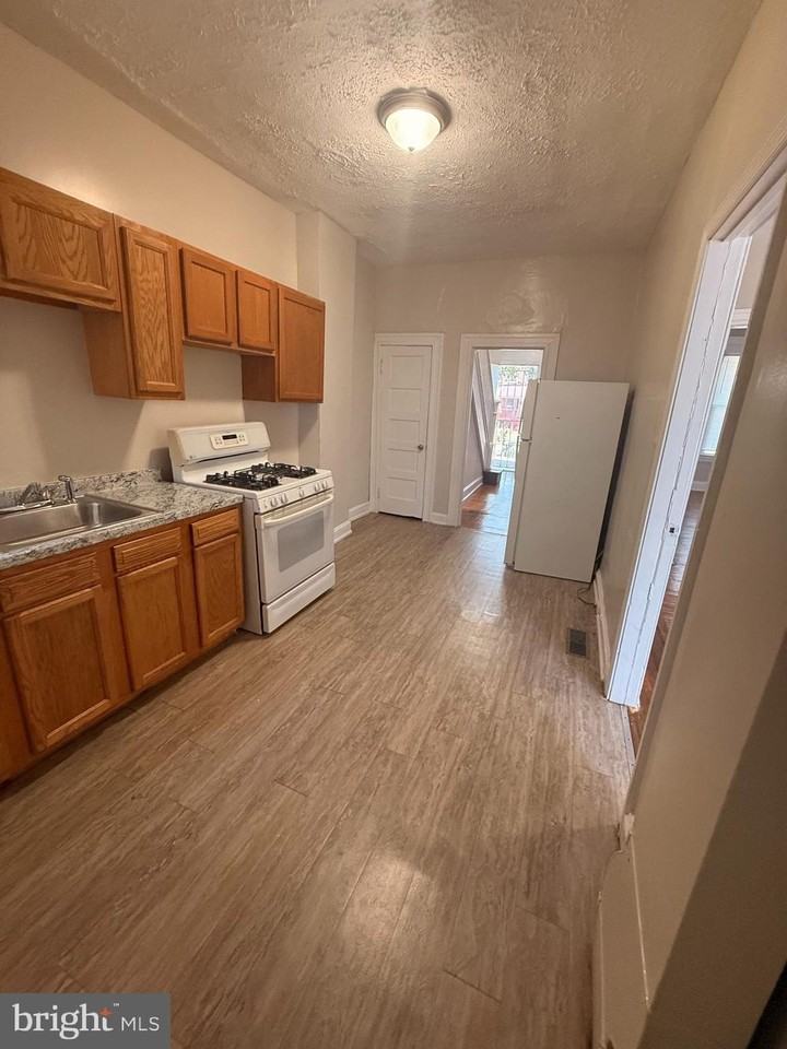 2859 W Garrison Ave - Photo 6 of 21