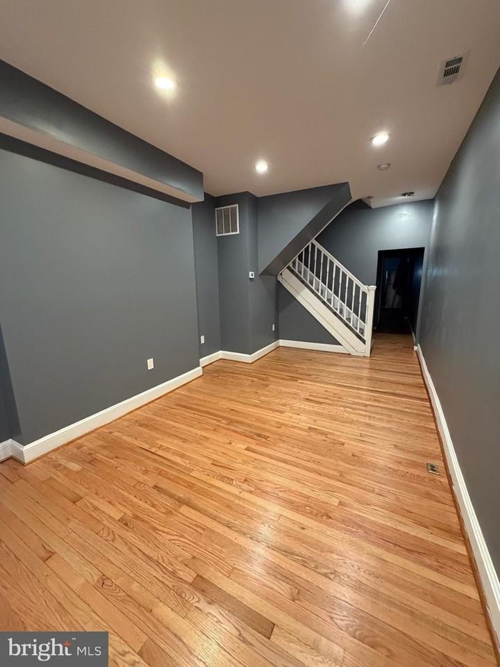1032 Valley St - Photo 2 of 16
