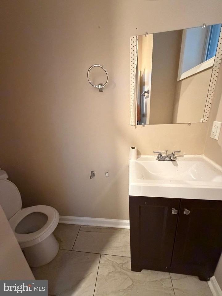 1032 Valley St - Photo 7 of 16