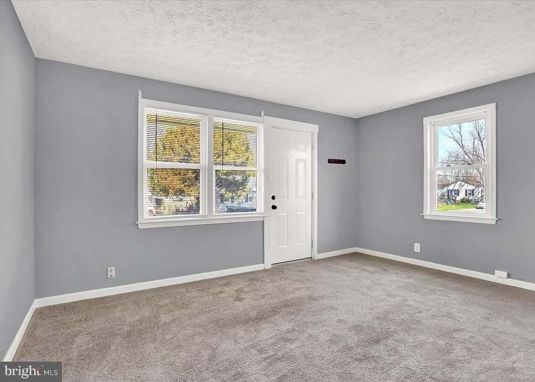 70 Swan St - Photo 4 of 16