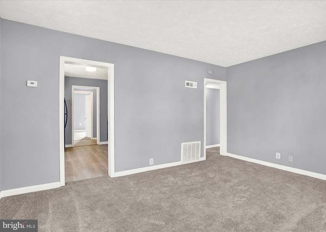 70 Swan St - Photo 5 of 16