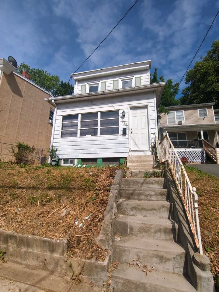 623 S Connell St #1