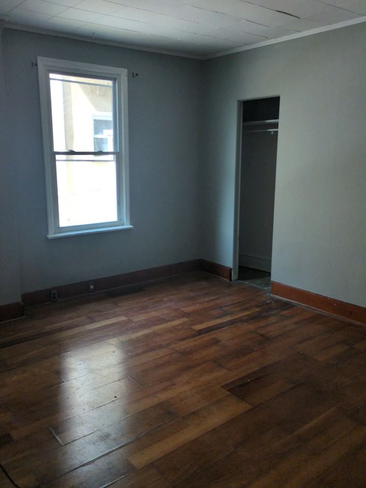 623 S Connell St #1 - Photo 3 of 6