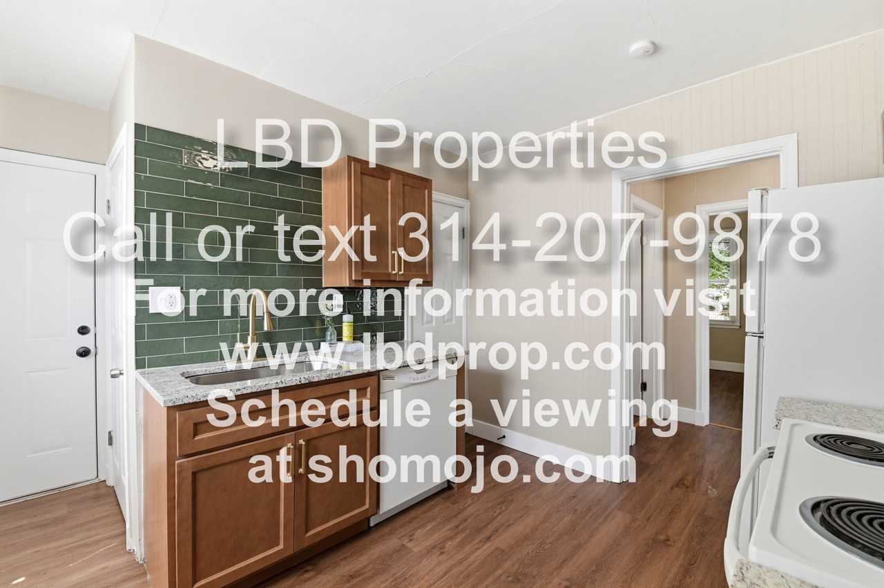 1130 Saint Francois St #1 - Photo 4 of 16