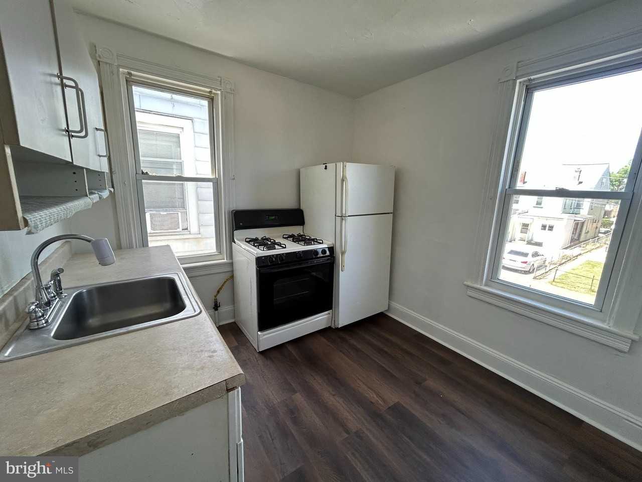 250 Morris Ave #2 - Photo 3 of 12