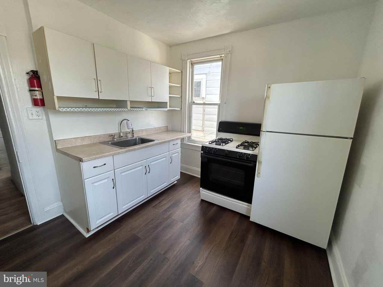 250 Morris Ave #2 - Photo 4 of 12