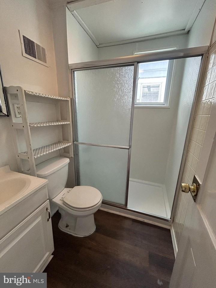 250 Morris Ave #2 - Photo 5 of 12