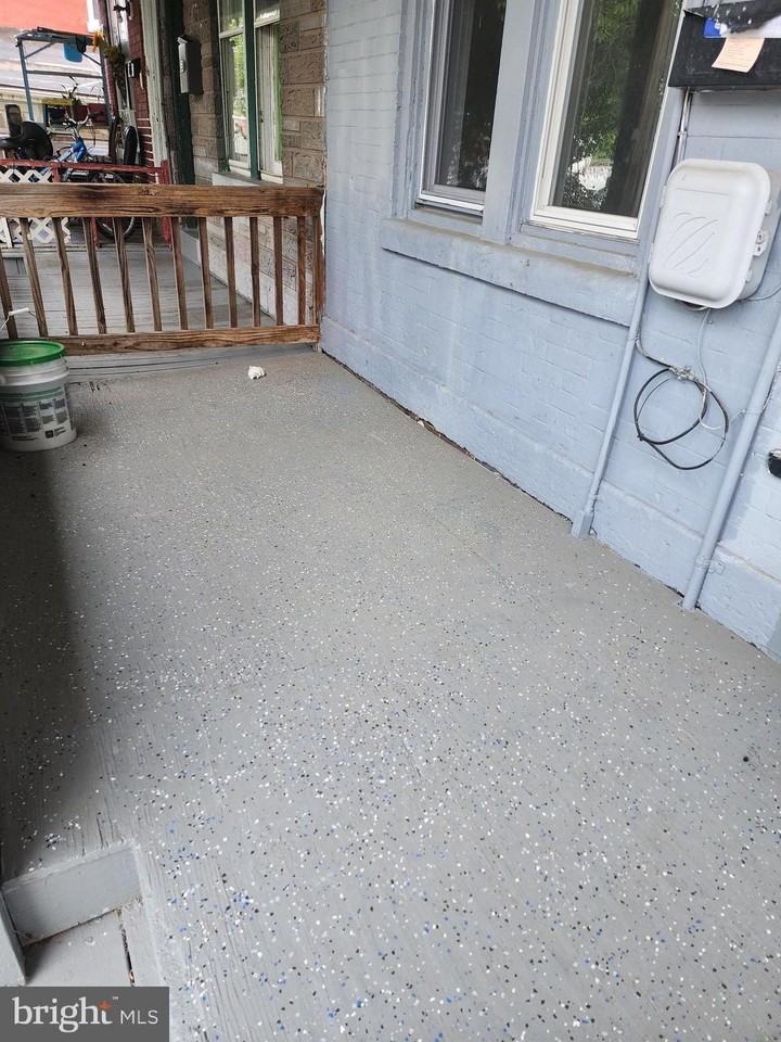 123 Ward Ave - Photo 2 of 6