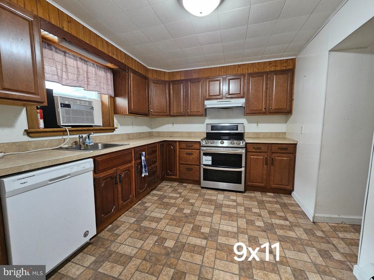 112 W Franklin St - Photo 5 of 16