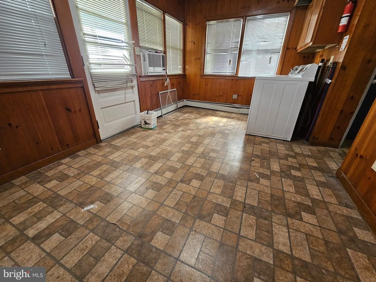 112 W Franklin St - Photo 6 of 16