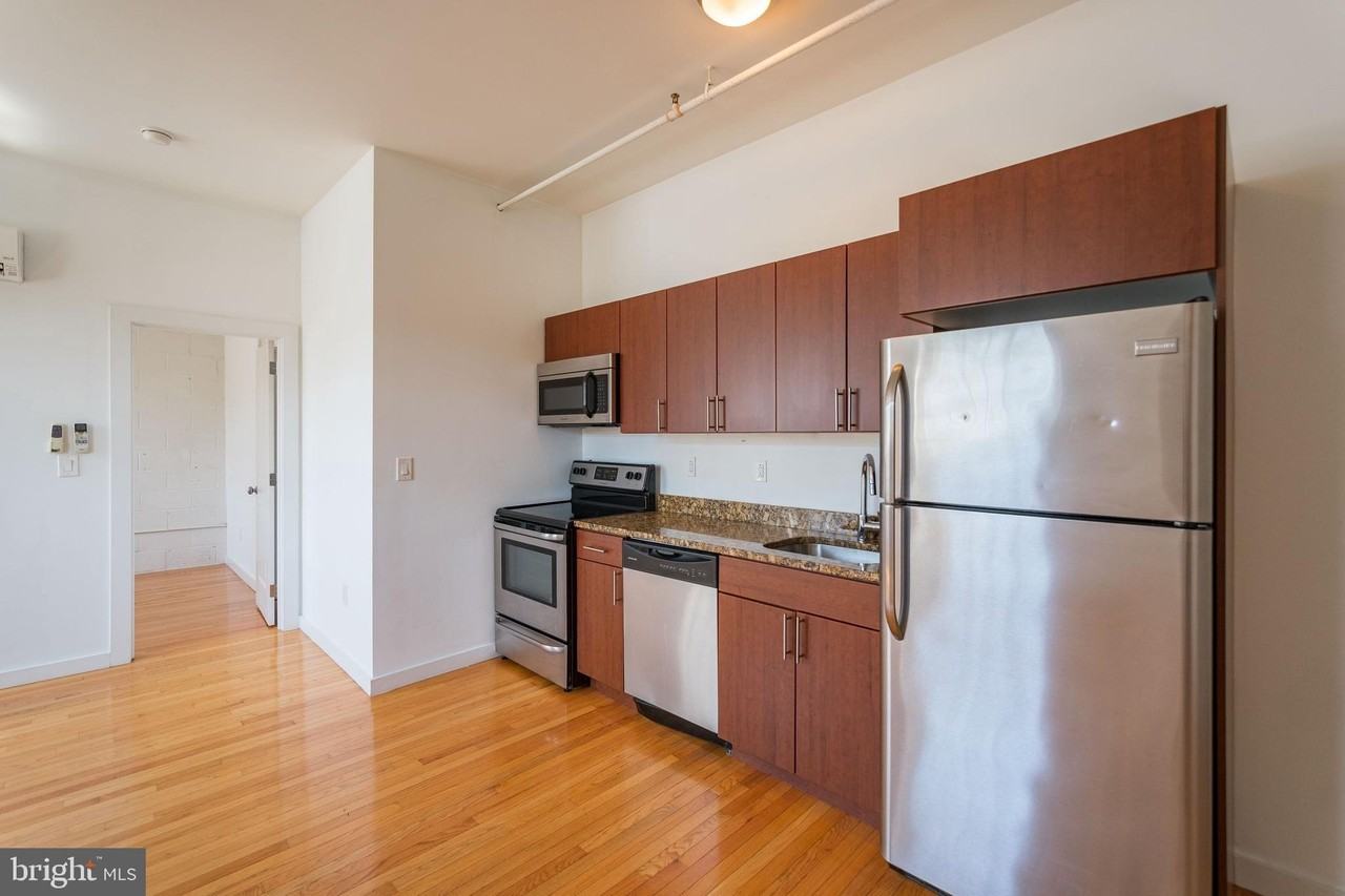 4 Leverington Ave #203 - Photo 4 of 14