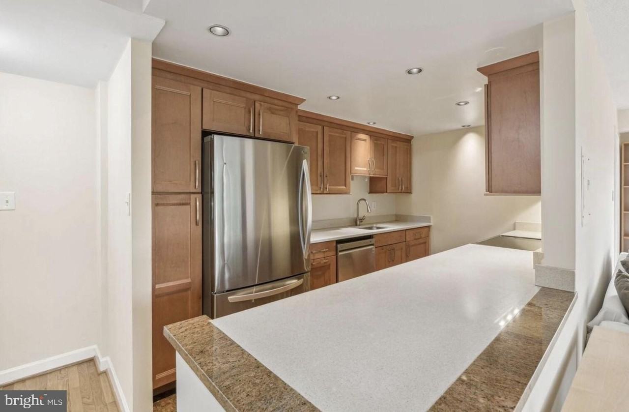 1401 N Rhodes St #406 - Photo 4 of 14