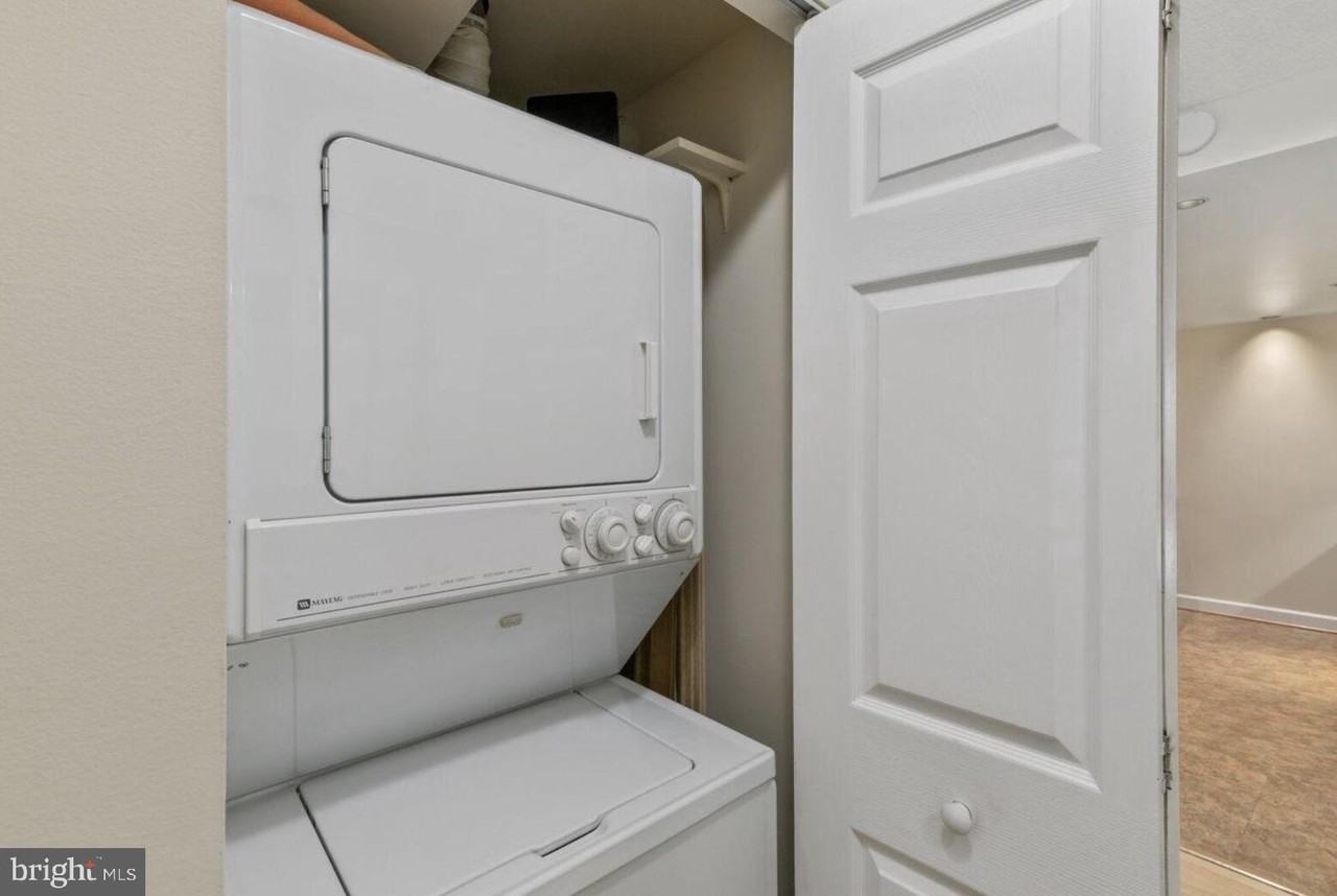 1401 N Rhodes St #406 - Photo 5 of 14
