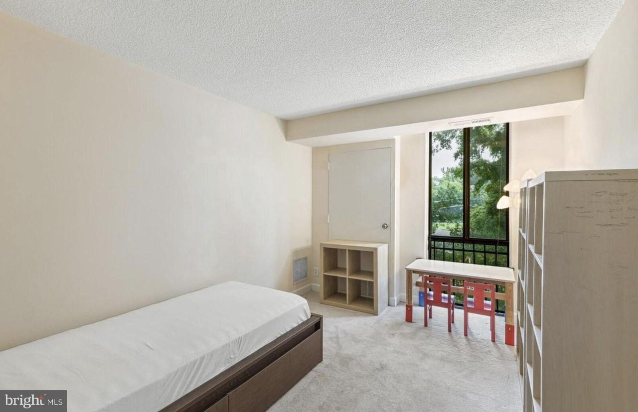 1401 N Rhodes St #406 - Photo 6 of 14