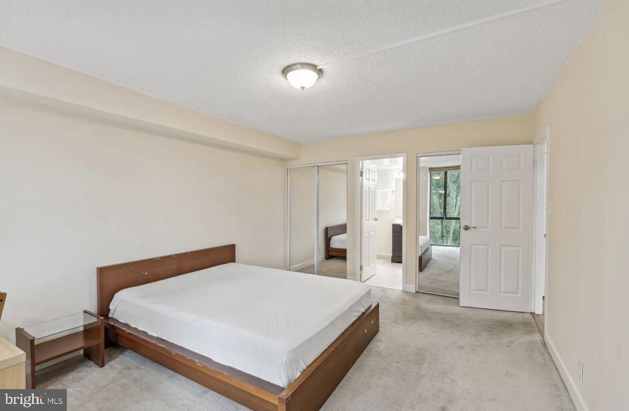1401 N Rhodes St #406 - Photo 7 of 14