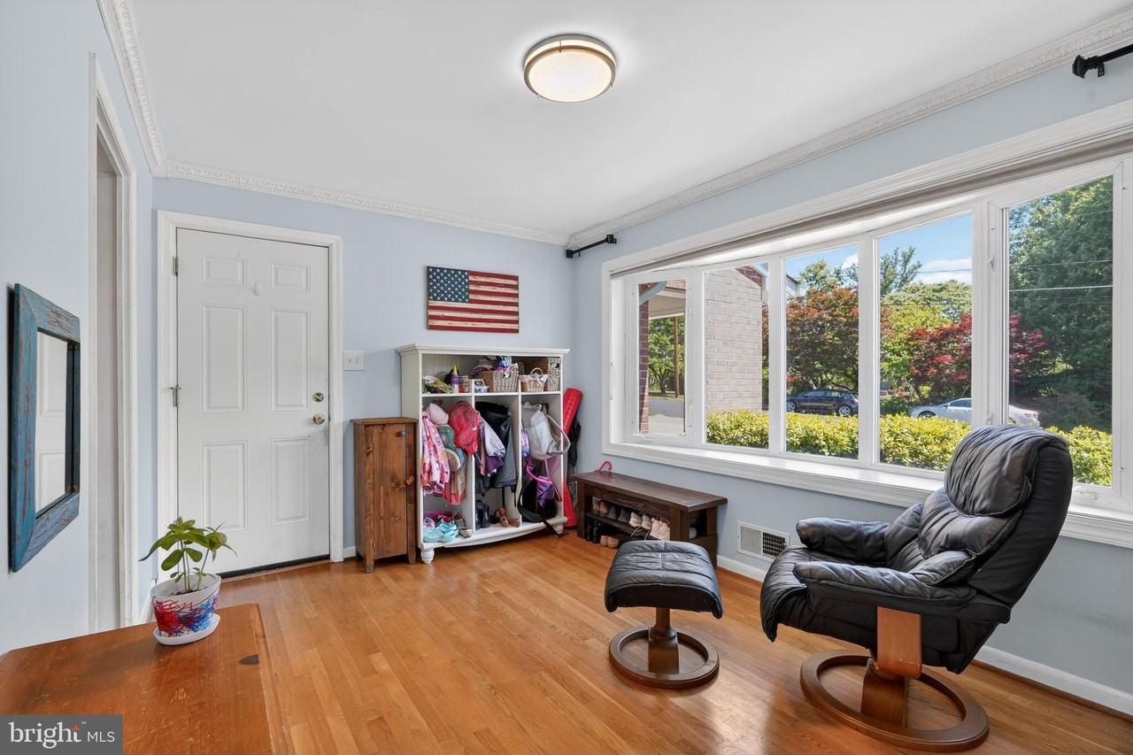 10207 Antietam Ave - Photo 4 of 25
