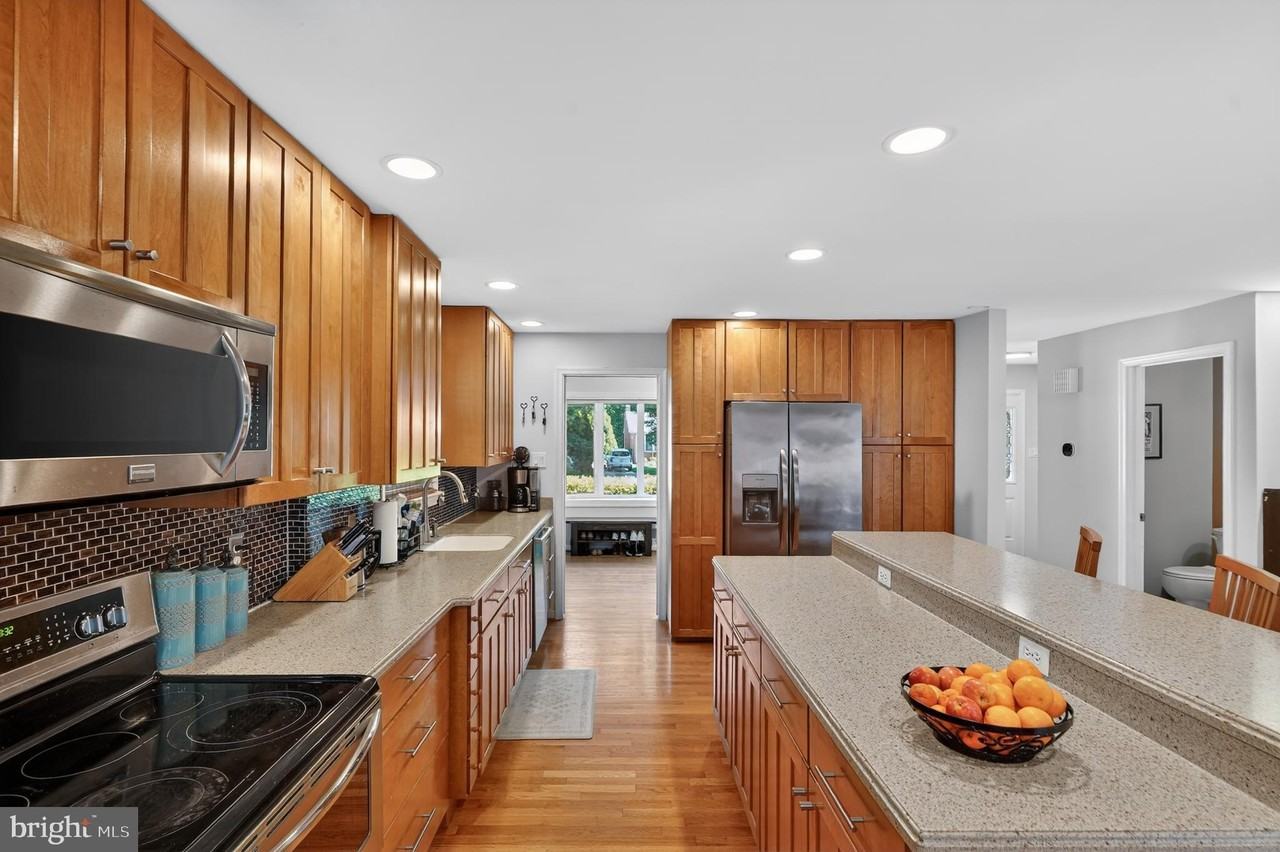 10207 Antietam Ave - Photo 5 of 25