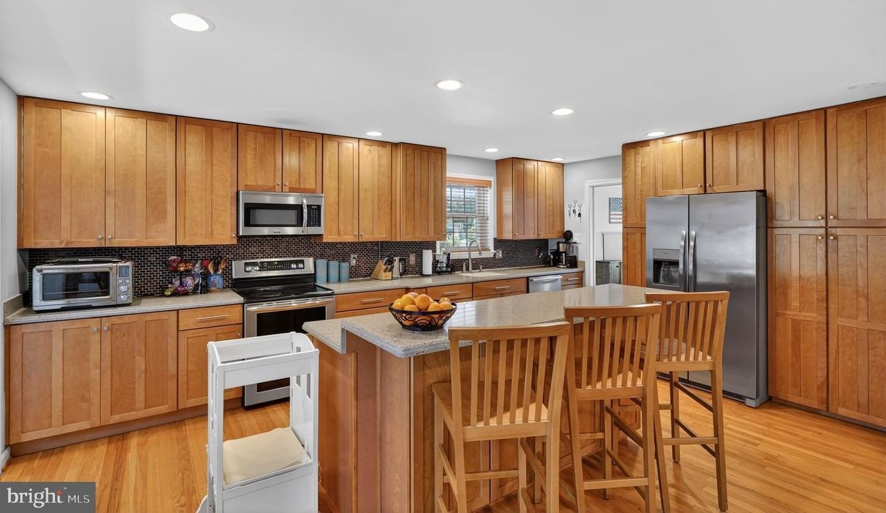 10207 Antietam Ave - Photo 6 of 25