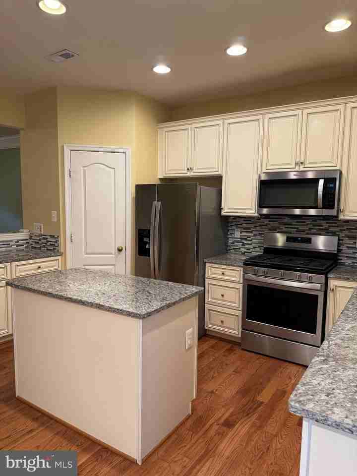13097 Park Crescent Cir - Photo 2 of 13