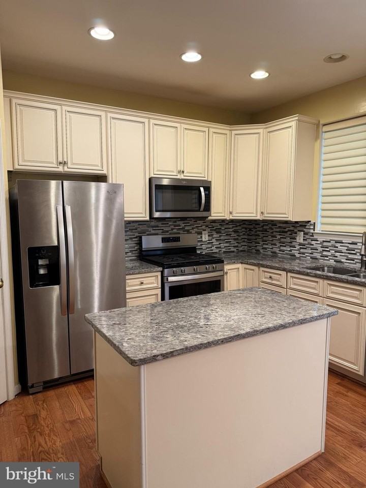 13097 Park Crescent Cir - Photo 4 of 13
