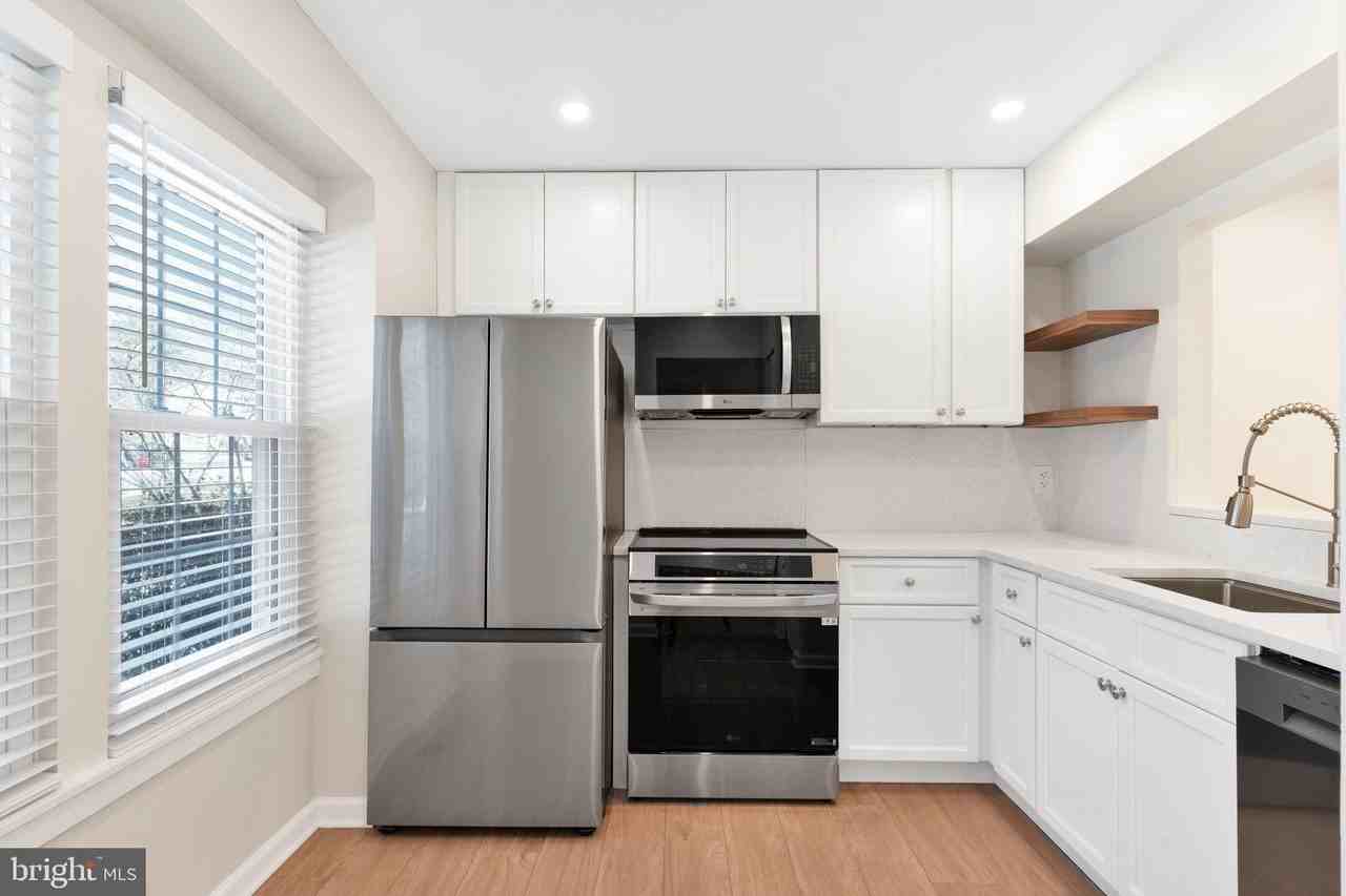 6630 Medinah Ln - Photo 3 of 35
