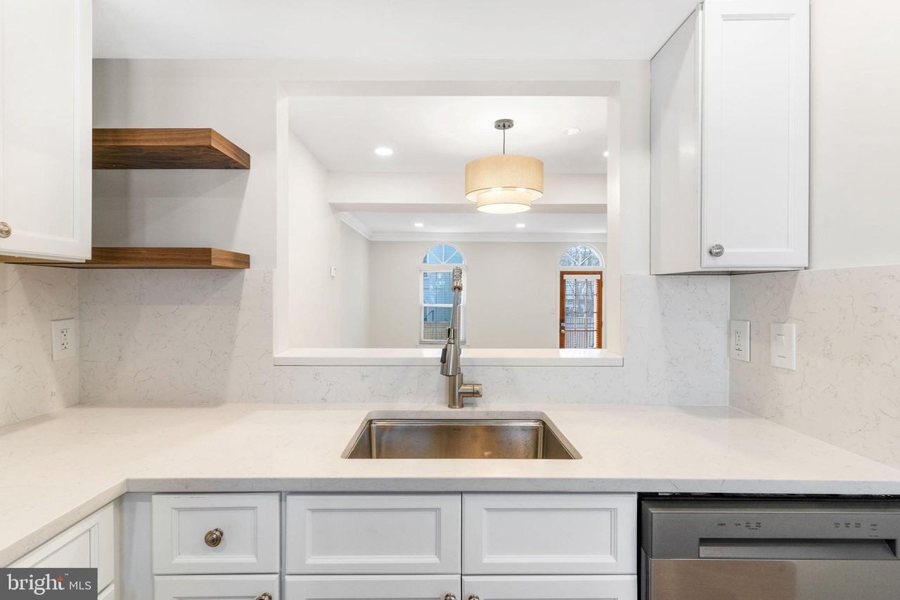 6630 Medinah Ln - Photo 4 of 35