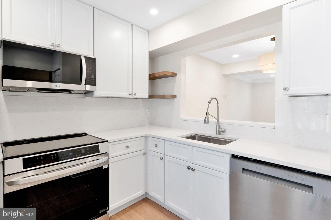6630 Medinah Ln - Photo 5 of 35