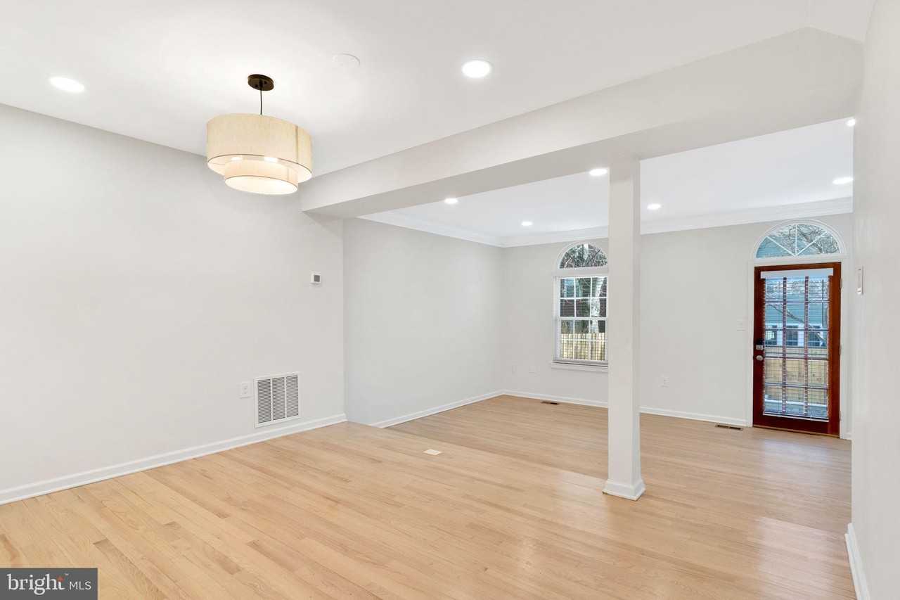 6630 Medinah Ln - Photo 7 of 35