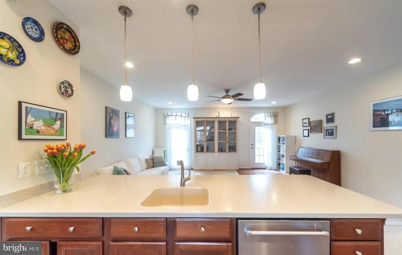 6931 Rolling Creek Way - Photo 5 of 28