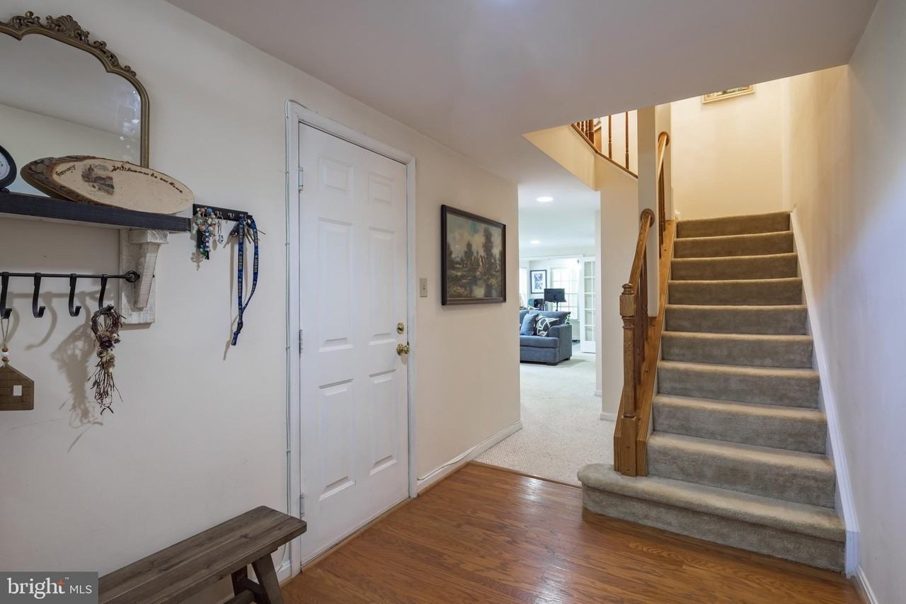 3945 Kathryn Jean Ct - Photo 2 of 39