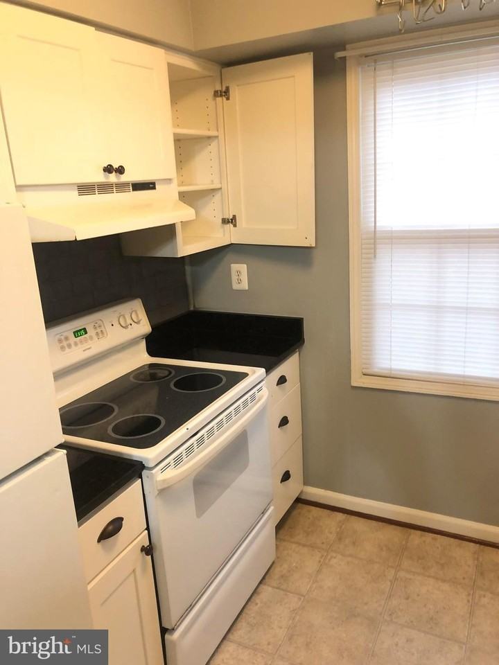 8550 Barrington Ct #928 - Photo 3 of 23
