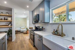 23028 Burbank Blvd - Photo 3 of 8