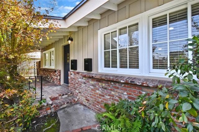 15344 Greenleaf St - Photo 4 of 8