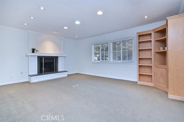 15344 Greenleaf St - Photo 7 of 8