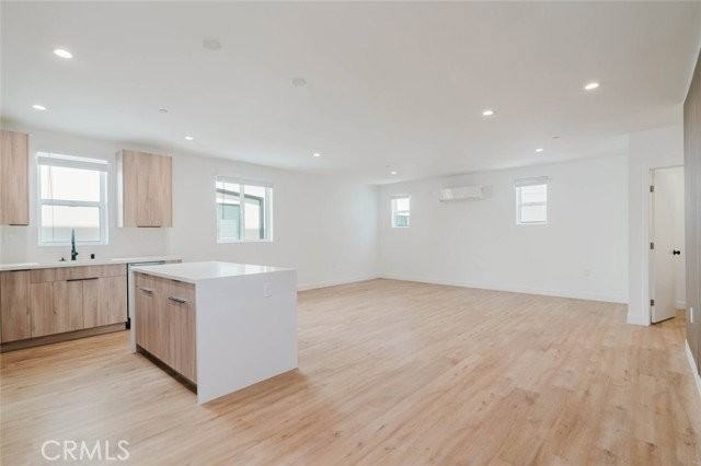 5654 1/2 Cartwright Ave - Photo 5 of 8