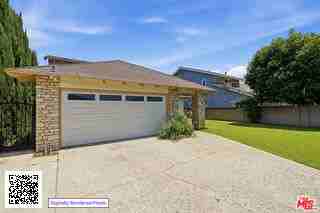 5516 Bluebell Ave - Photo 3 of 8