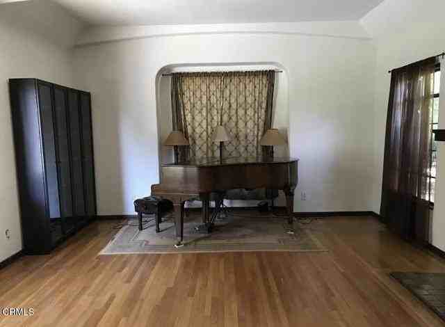 999 N Holliston Ave - Photo 3 of 8
