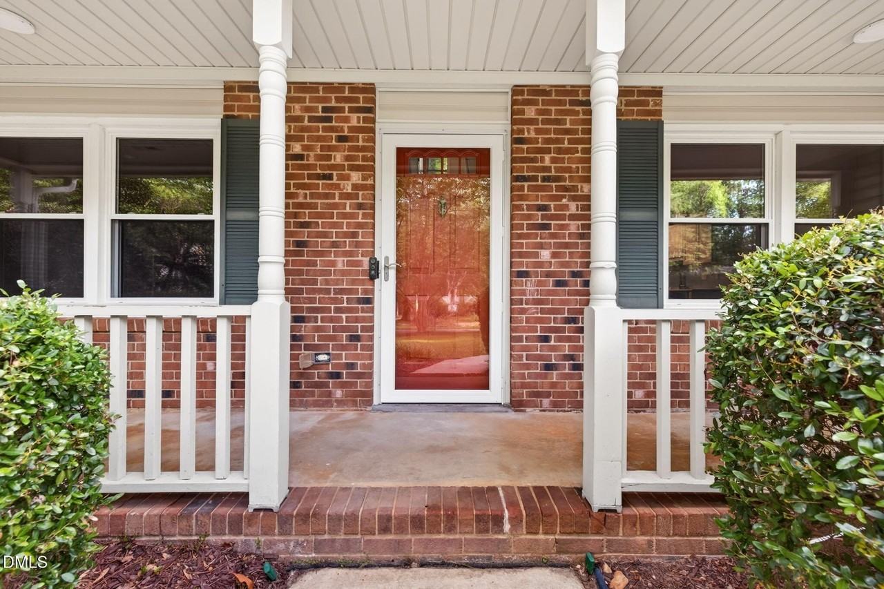 1526 Dirkson Ct - Photo 4 of 32