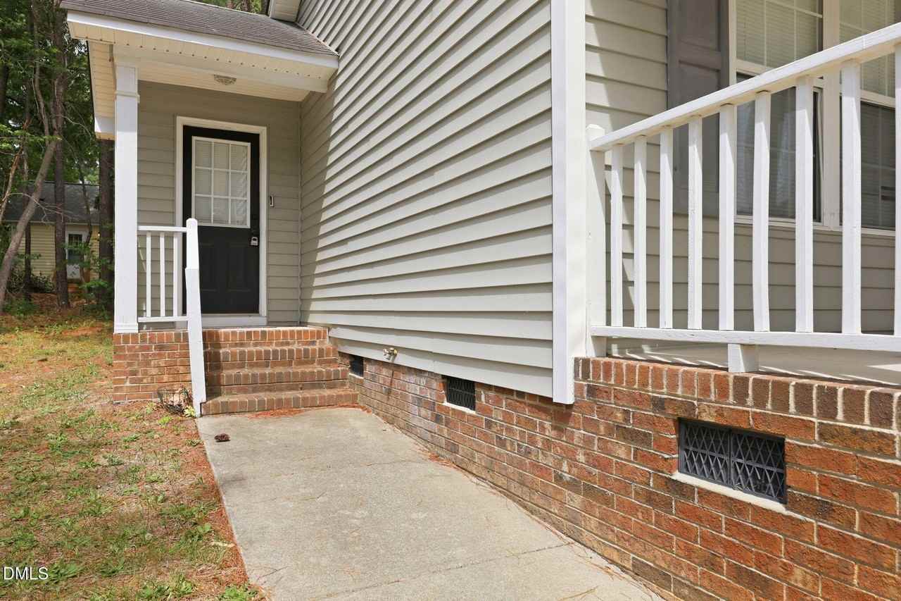1057 Mailwood Dr - Photo 3 of 30