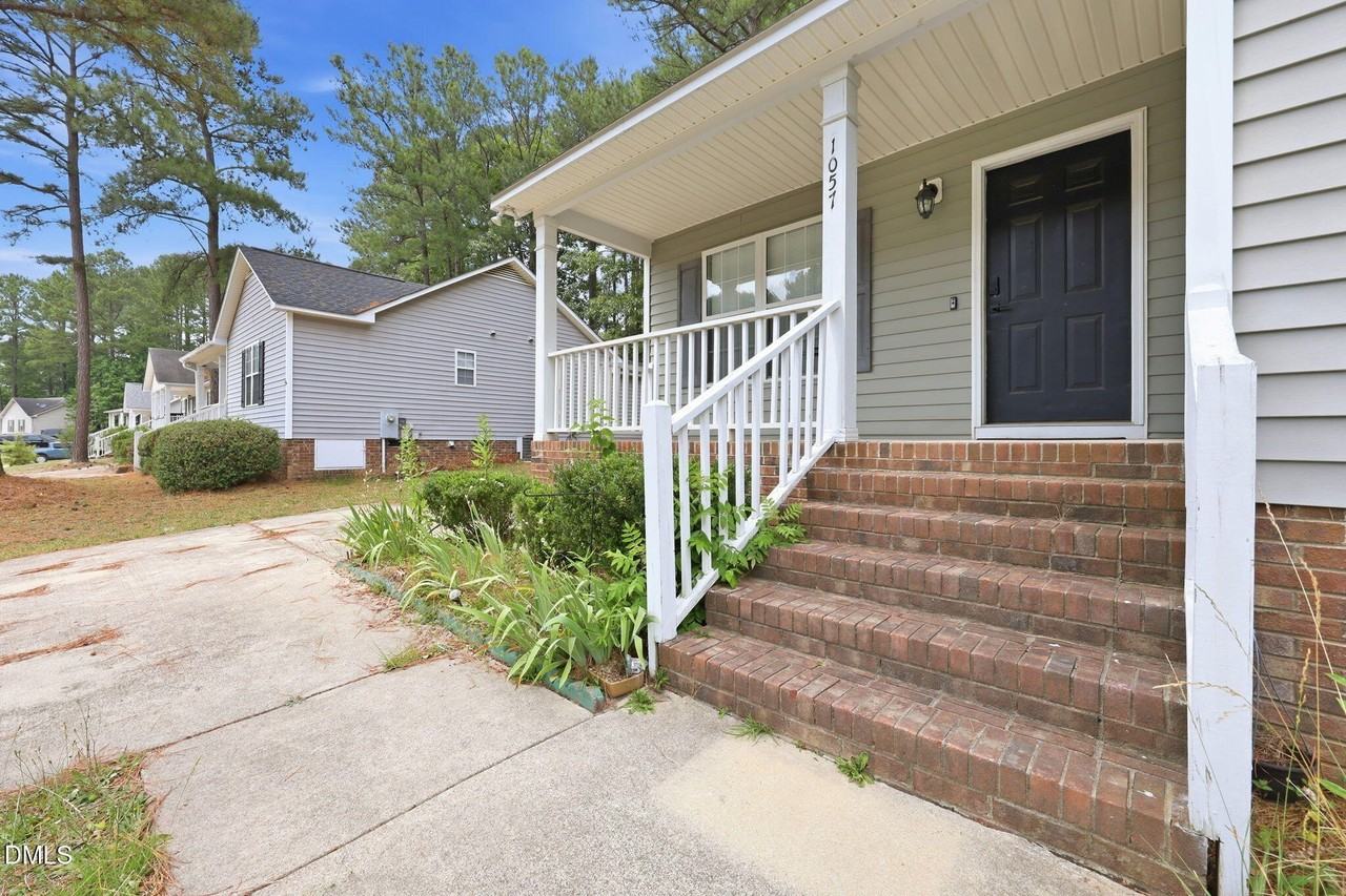 1057 Mailwood Dr - Photo 4 of 30