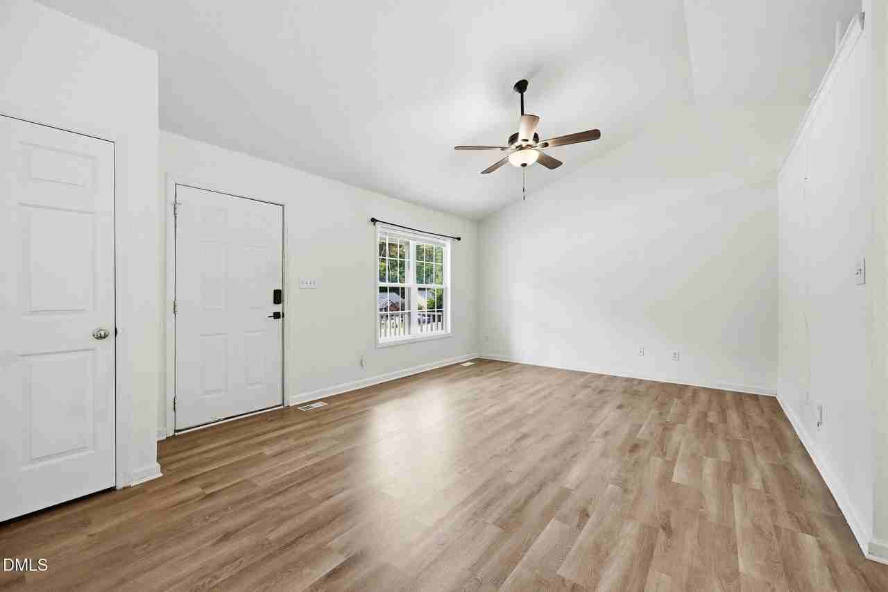 1057 Mailwood Dr - Photo 7 of 30