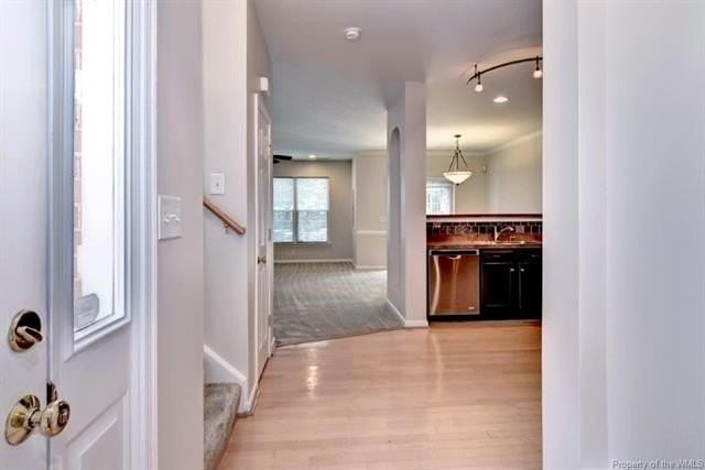 4559 Beacon Hill Dr - Photo 5 of 33