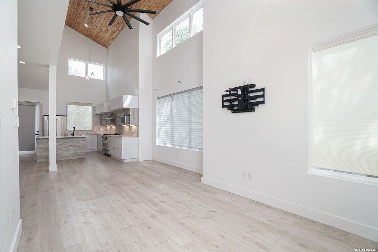 2503 Manor Heights Dr - Photo 4 of 30