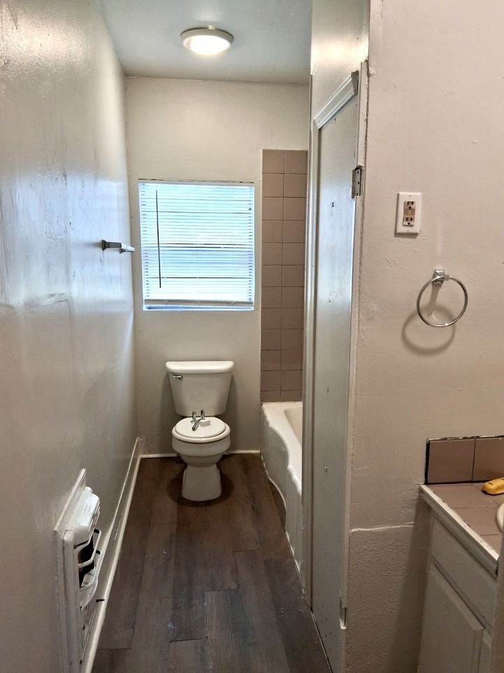 1421 E 2nd St #1 - Photo 7 of 11