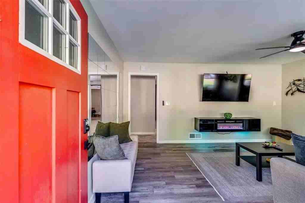 3482 Scenic Dr - Photo 3 of 31